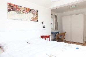 House (No. 15) | Individually decorated, individually furnished, desk, free WiFi