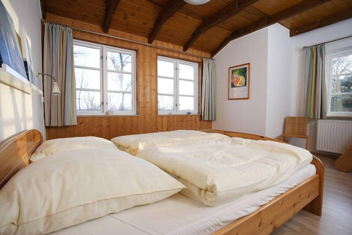 Hus (No. 14) | 2 soveværelser, individuelt design, individuel indretning, skrivebord