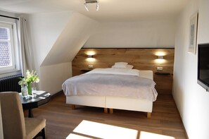 1 chambre, bureau, draps fournis