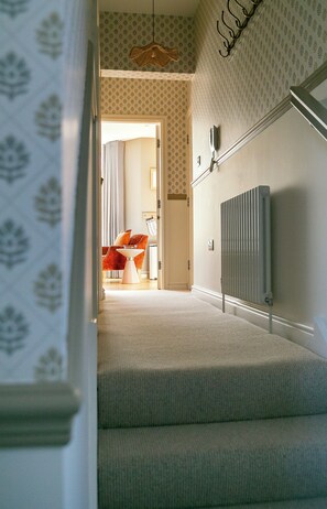 Interior - Deluxe 2 bedroom upper floor apartment (Harrogate)