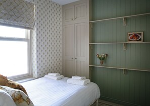 2 bedrooms, free WiFi, bed sheets - Deluxe 2 bedroom upper floor apartment (Harrogate)