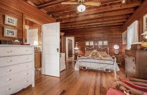 5 chambres, fer et planche à repasser, Wi-Fi, draps fournis