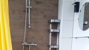 Shower, towels - Studio near Centre Rotterdam. (Rotterdam)