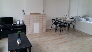 1 bedroom, WiFi (free), bed sheets - Studio near Centre Rotterdam. (Rotterdam)