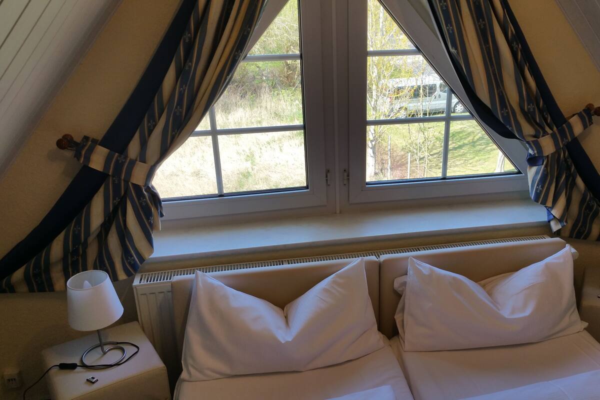 Double Room (Dachgeschoss) | Individually decorated, individually furnished, blackout drapes
