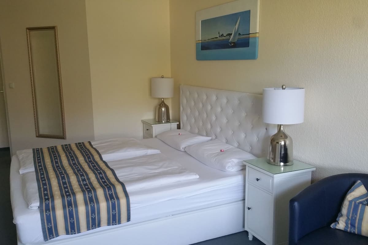 Comfort Double Room | Individually decorated, individually furnished, blackout drapes