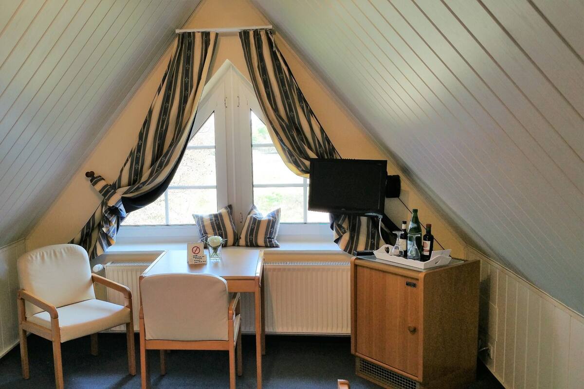 Dobbeltrom – comfort (Dachgeschoss) | Spiseområde på rommet