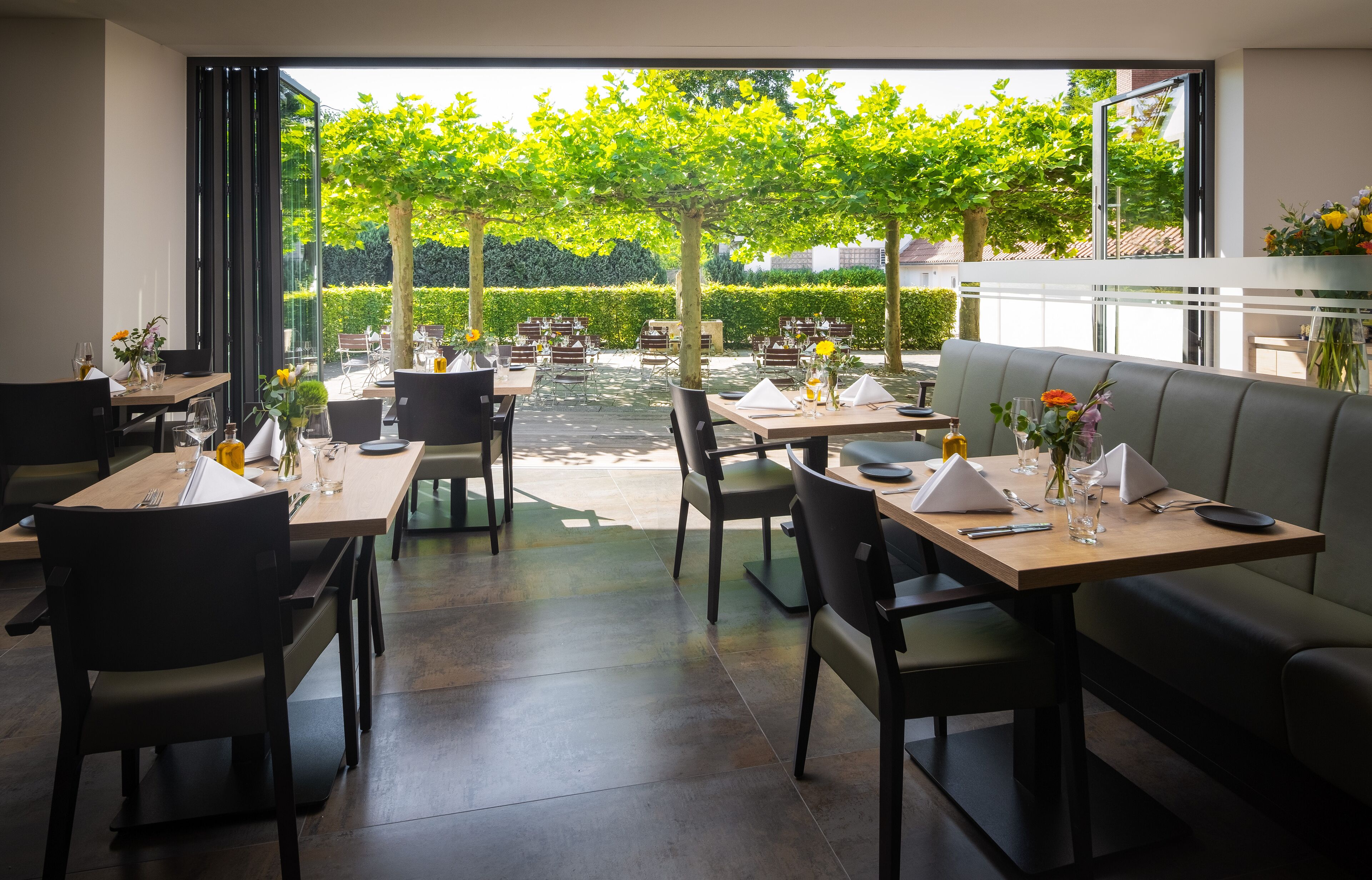 breakfast, lunch, dinner served; garden views