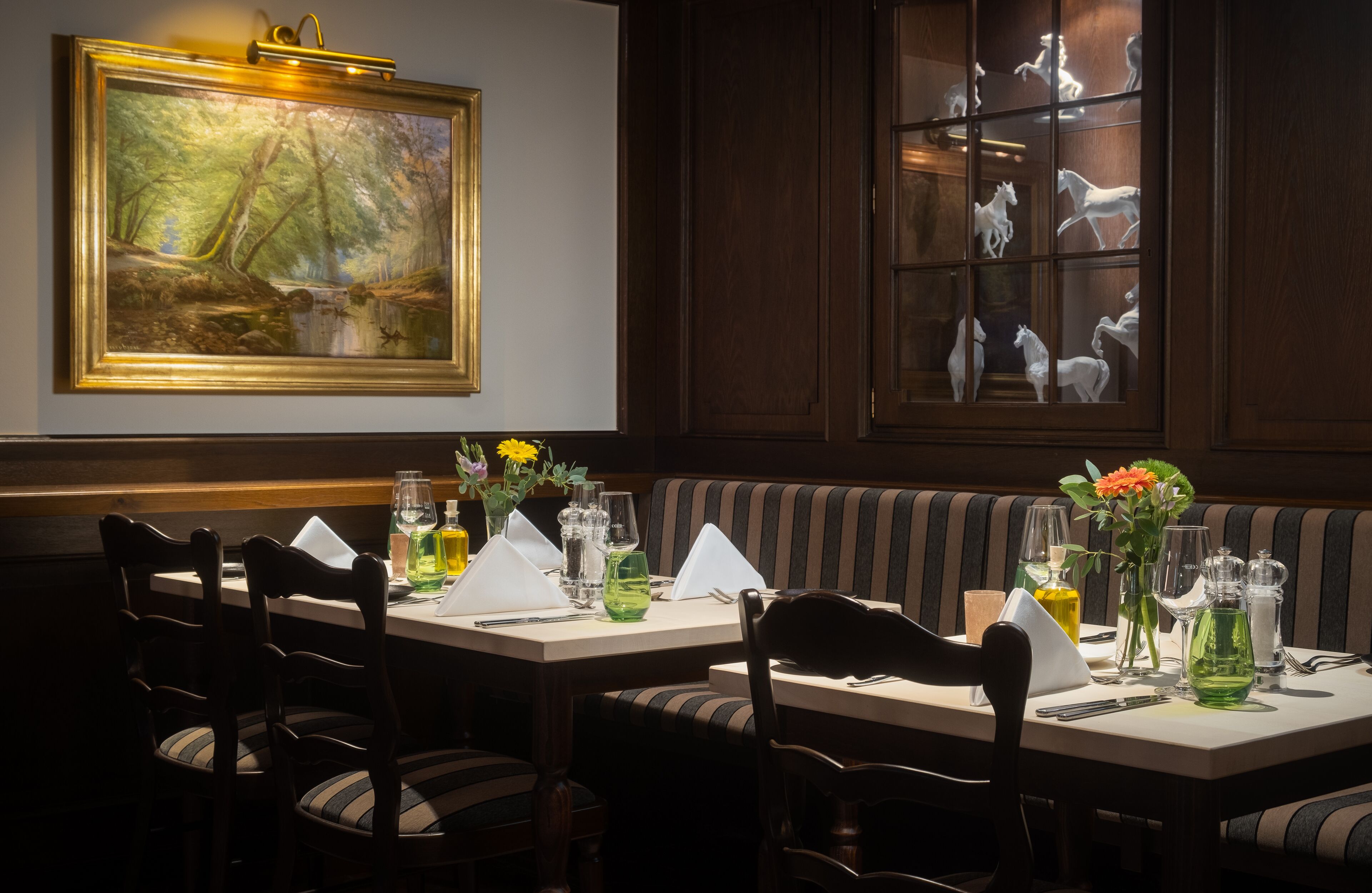 breakfast, lunch, dinner served; garden views