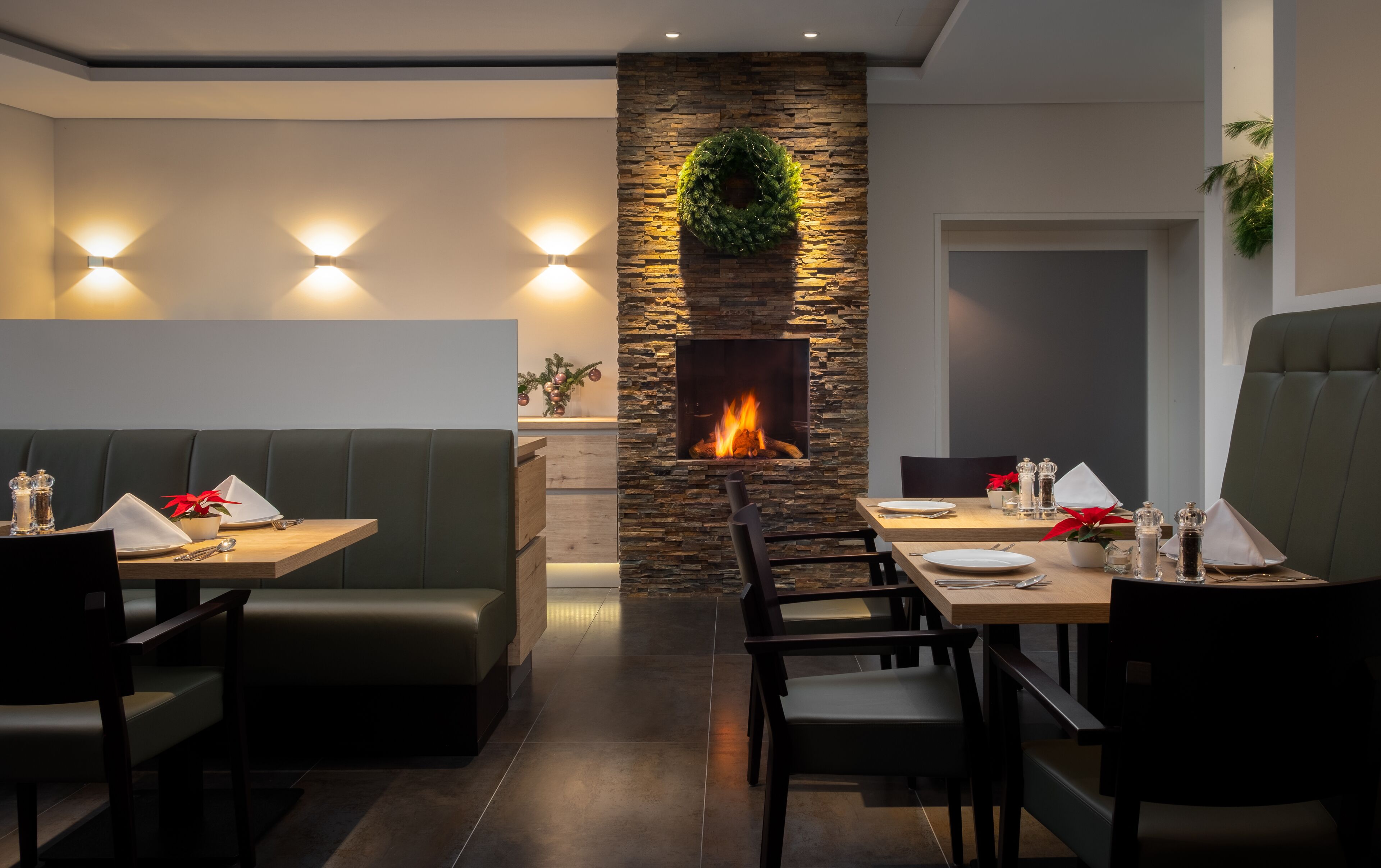 breakfast, lunch, dinner served; garden views