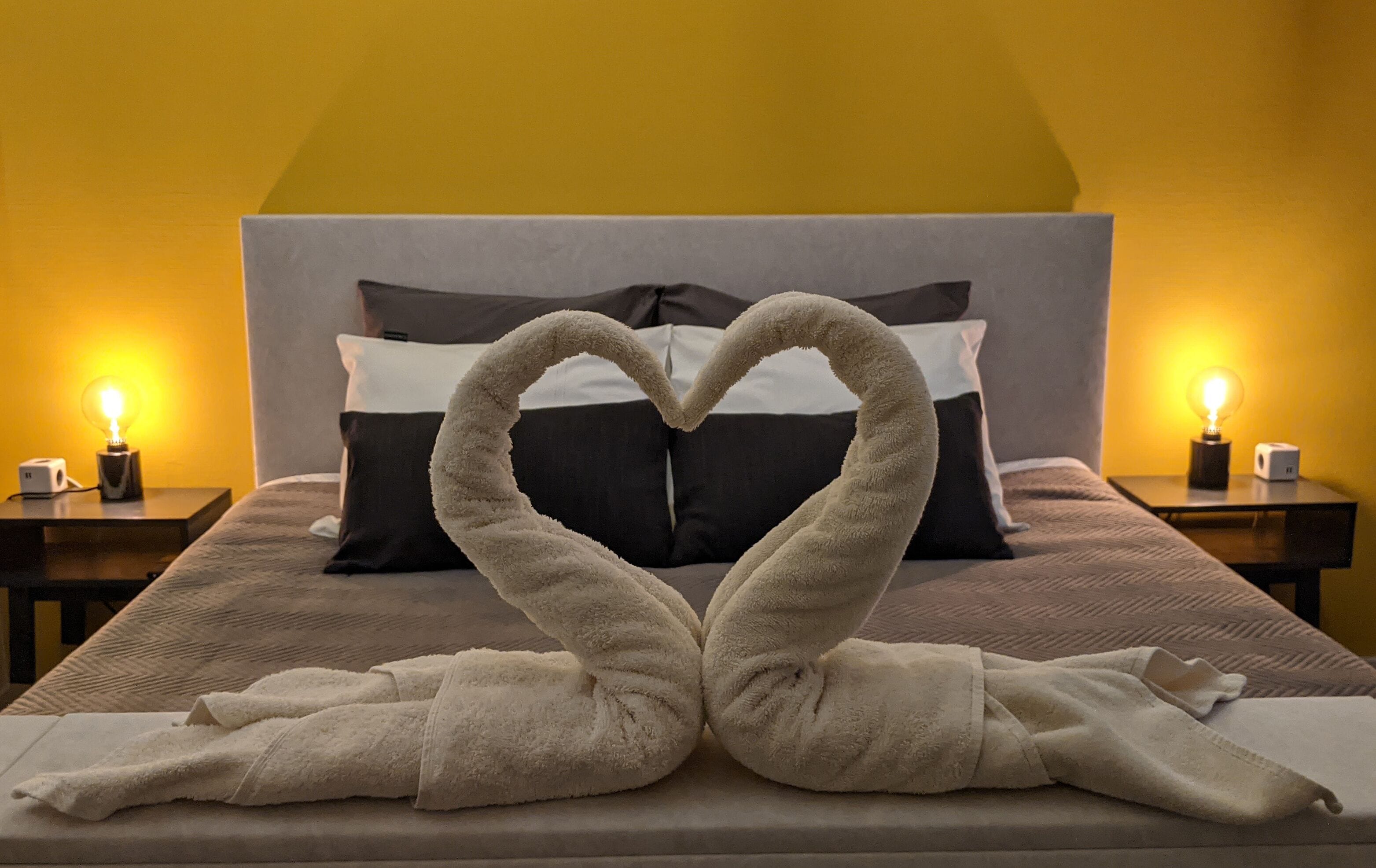 Deluxe kamer, 1 twee- of 2 eenpersoonsbedden | Individueel gedecoreerd, individueel gemeubileerd, een laptopwerkplek