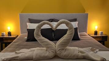 Deluxe Double or Twin Room | Individually decorated, individually furnished, laptop workspace