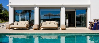 Luxurious Villa with Private Bay, Pool, Terrace, Gorgeous Views