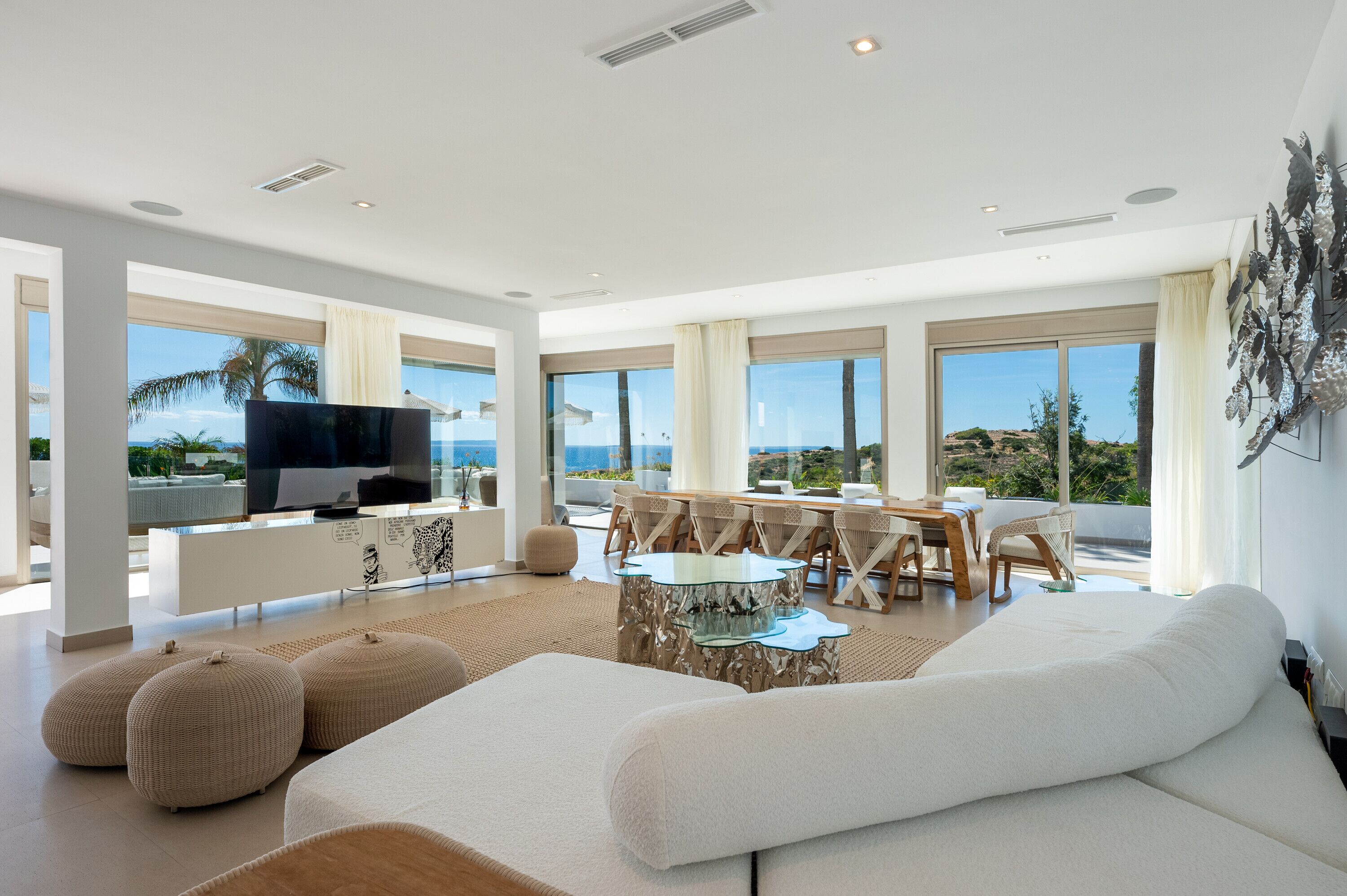 Télévision, lecteur de DVD, chaîne hi-fi