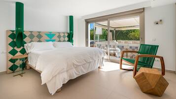 5 bedrooms, iron/ironing board, free WiFi, bed sheets