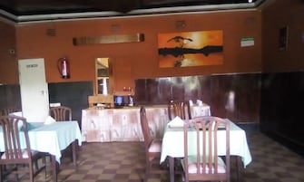 Se sirven desayunos, almuerzos, cenas y cocina local