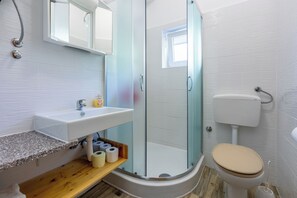 Shower - Apartments Laura (Crikvenica)