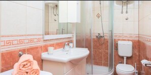 Apartment (A2) | Bathroom | Shower