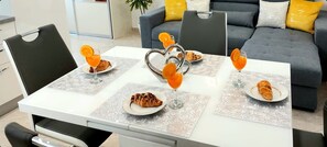 Apartment (A2) | Dining