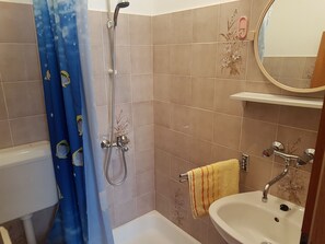 Bathroom | Shower