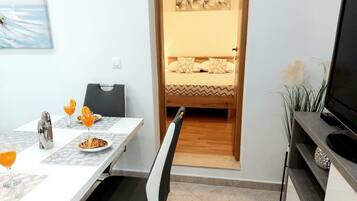 Apartment (A2) | Dining