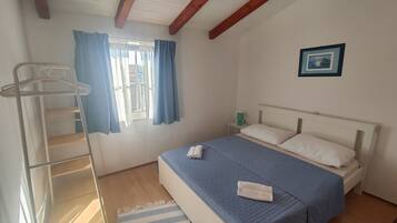 Apartment (A5) | 6 bedrooms, free WiFi