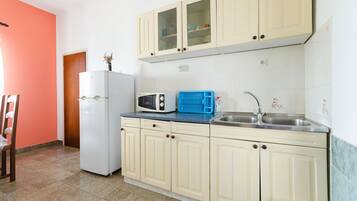 Private kitchen | Fridge, microwave, stovetop, espresso maker
