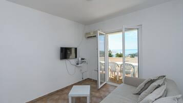 Apartment (A2) | Dining