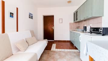 Private kitchen | Fridge, microwave, stovetop, espresso maker