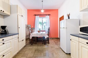 Private kitchen | Fridge, microwave, stovetop, espresso maker - Apartments Sime (Lopar)