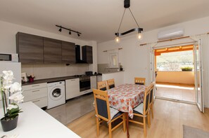 Apartment (A1) | Private kitchen | Fridge, oven, stovetop, dishwasher