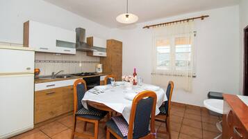 Apartment (A2) | Private kitchen | Fridge, oven, stovetop, dishwasher
