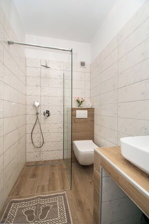 Apartment (A1) | Bathroom | Shower
