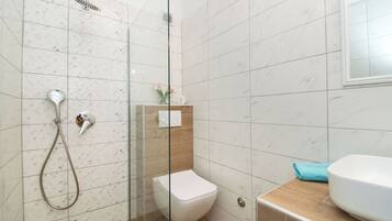 Apartment (A1) | Bathroom | Shower