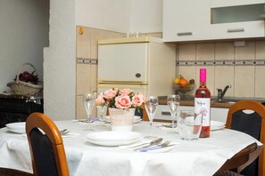 Apartment (A2) | Dining