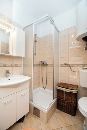 Apartment (A2) | Bathroom | Shower