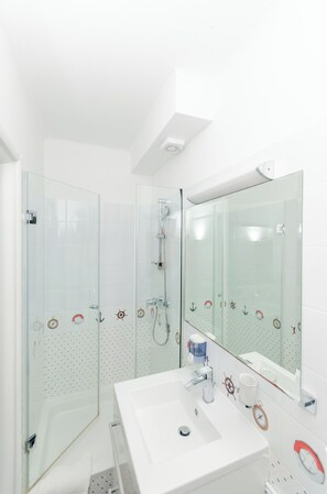 Studio (A1) | Bathroom - Apartments Beach House Paradiso (Podgora)