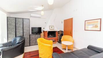 Apartment (A7) | Living room