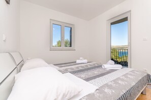 Iron/ironing board, free WiFi, bed sheets