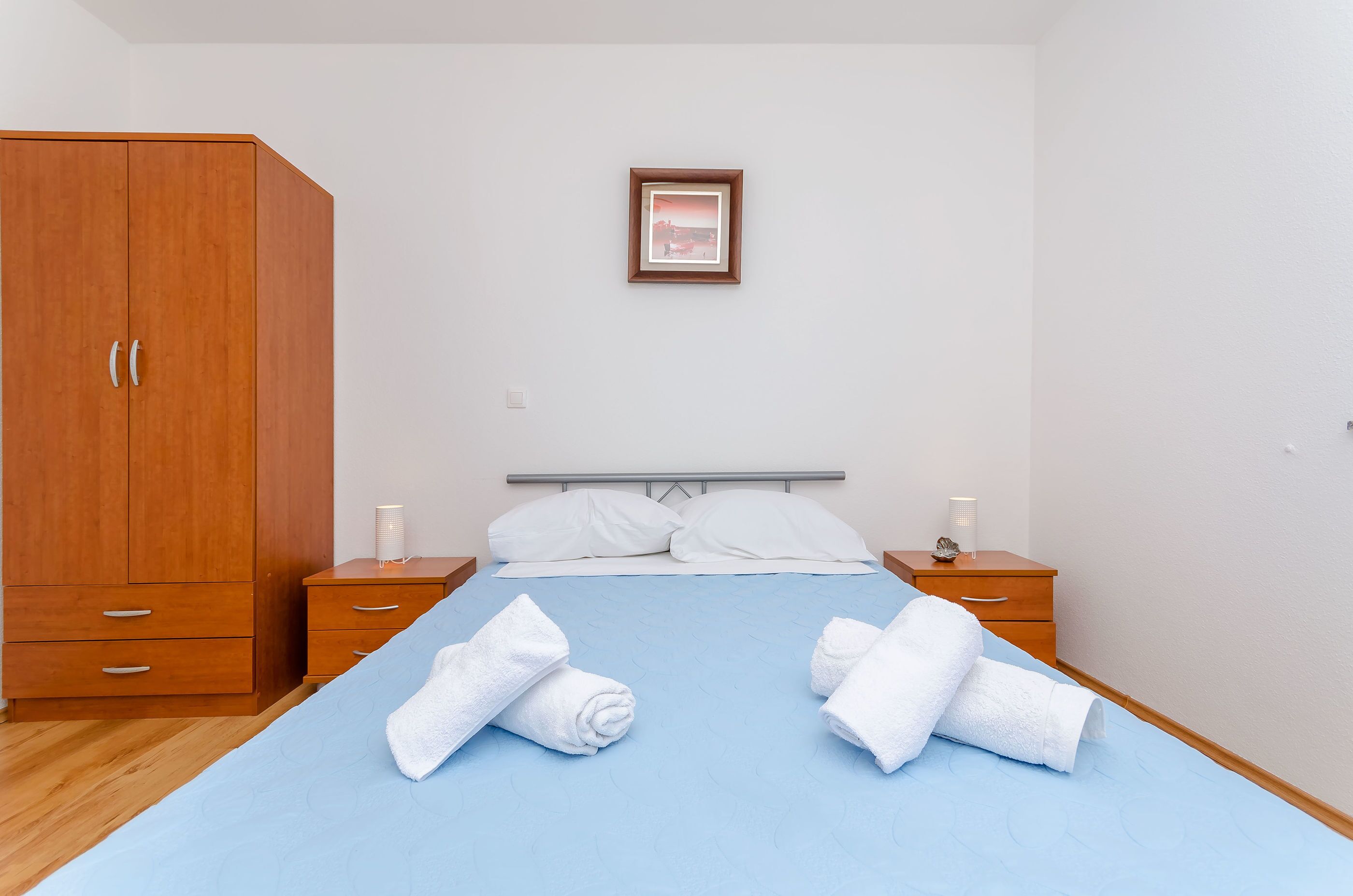 Iron/ironing board, free WiFi, bed sheets