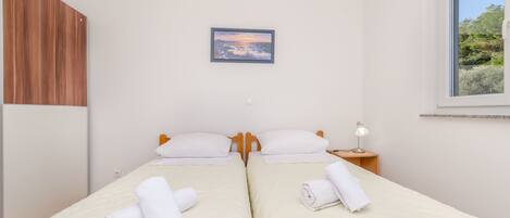 Fer et planche Ă repasser, accĂšs au Wi-Fi (inclus), literie fournie