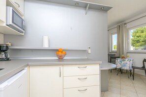 Private kitchen - Apartments Villa J i M by the sea (Rogoznica)