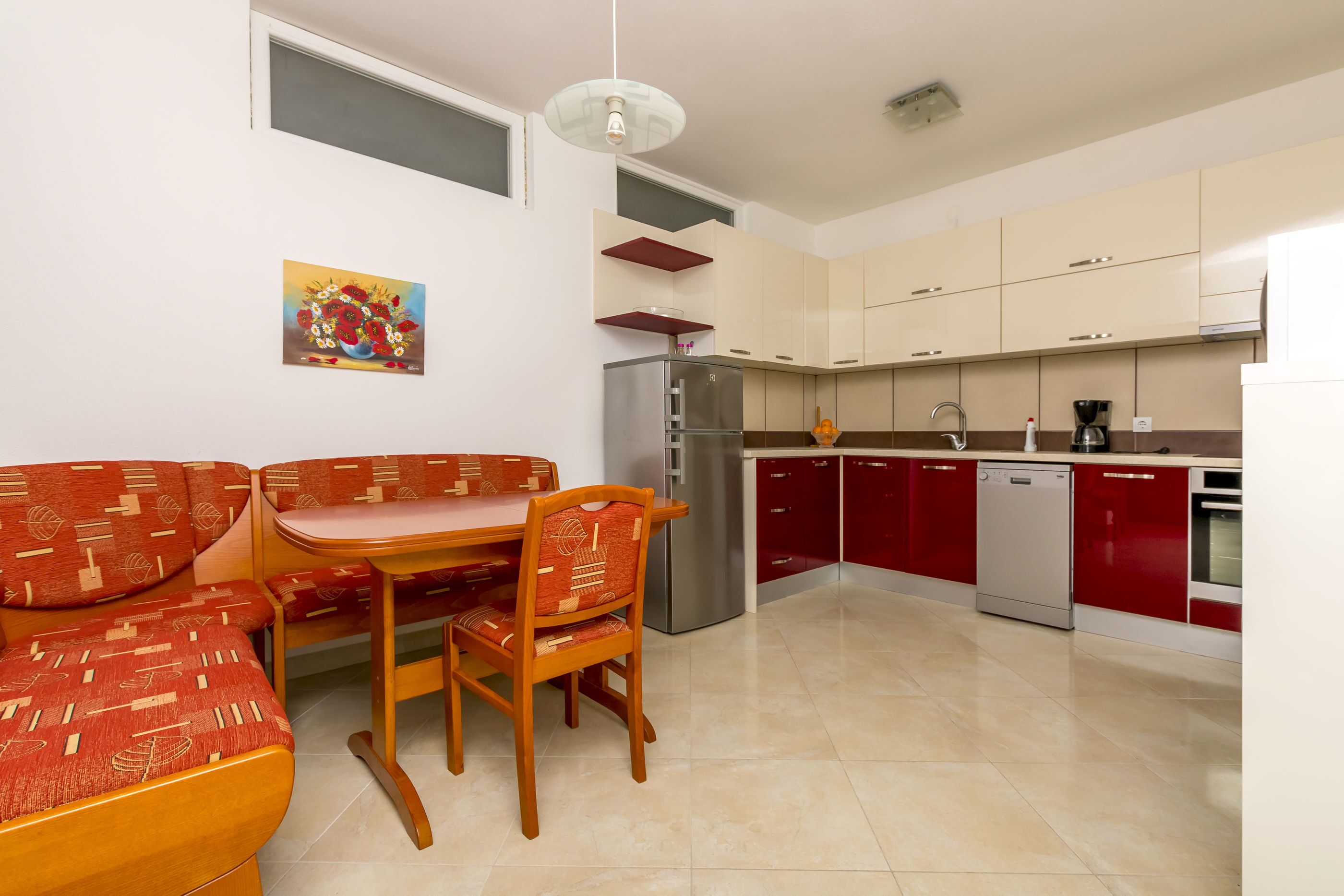 Private kitchen | Fridge, microwave, oven, stovetop