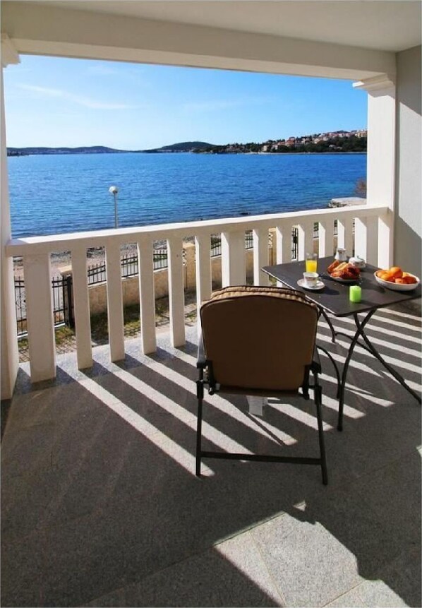 Water view - Apartments Villa J i M by the sea (Rogoznica)