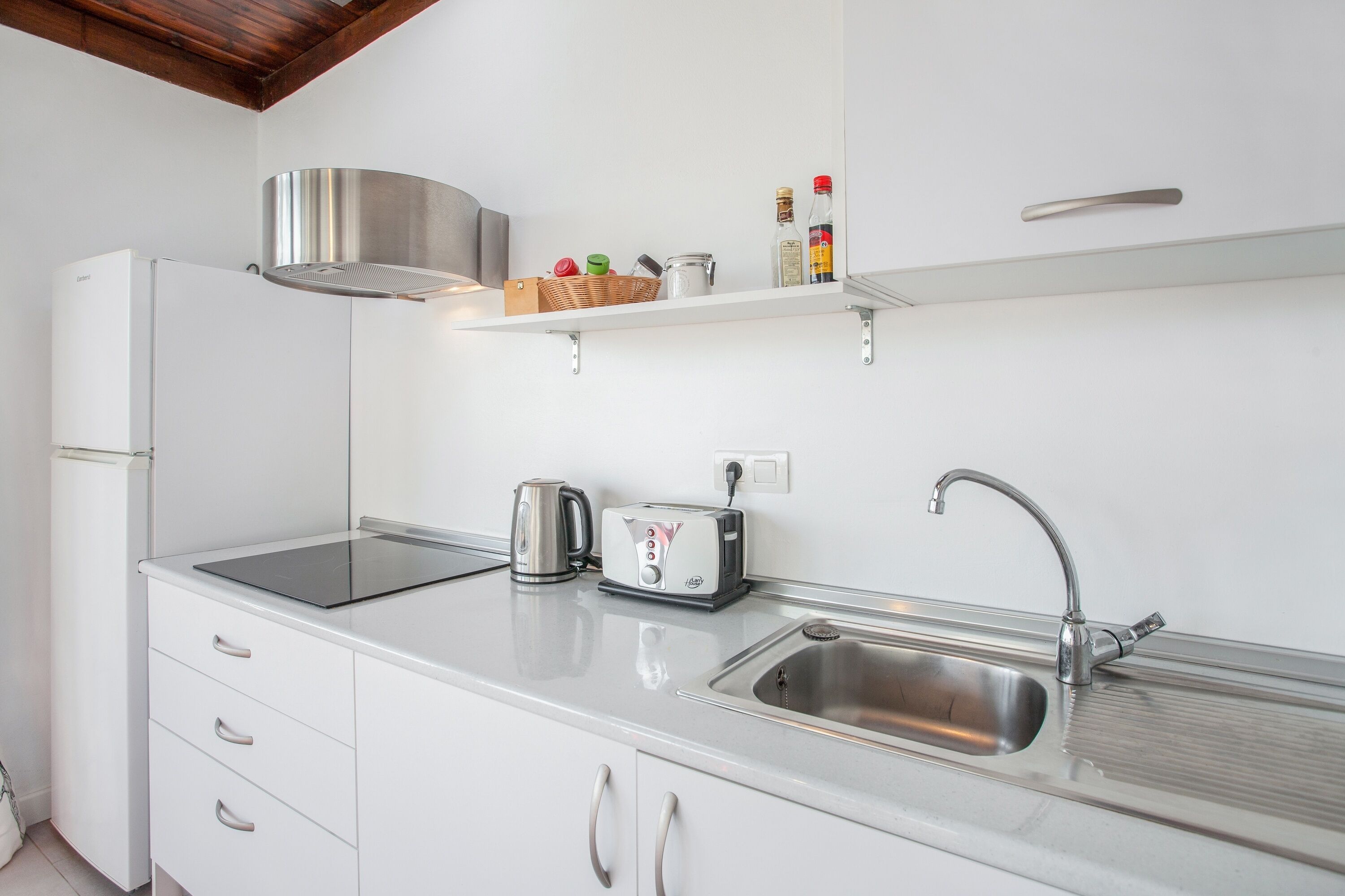 冰箱、微波炉、炉灶、洗碗机