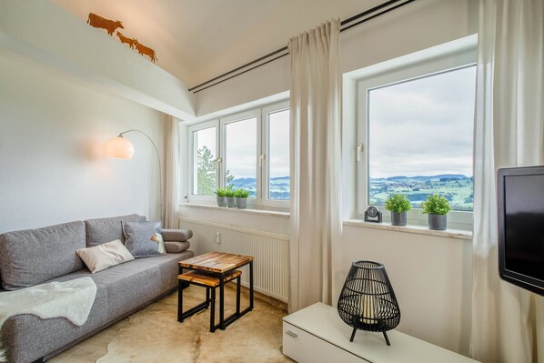 TV - Cozy Apartment "Heimelig im Allgäu" with Mountain View, Wi-Fi & Terrace (Lindenberg)