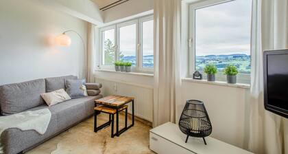 Cozy Apartment "Heimelig im Allgäu" with Mountain View, Wi-Fi & Terrace
