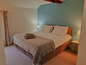 Deluxe Cottage (2 -4 Adults) | 1 bedroom, blackout drapes, iron/ironing board, free WiFi - Crockery Cottage (Towcester)