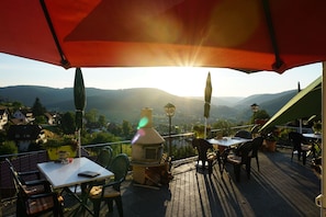 Outdoor dining - Pension Talblick (Baiersbronn)