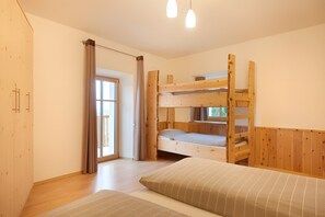 1 chambre, fer et planche à repasser, accès au Wi-Fi (inclus)